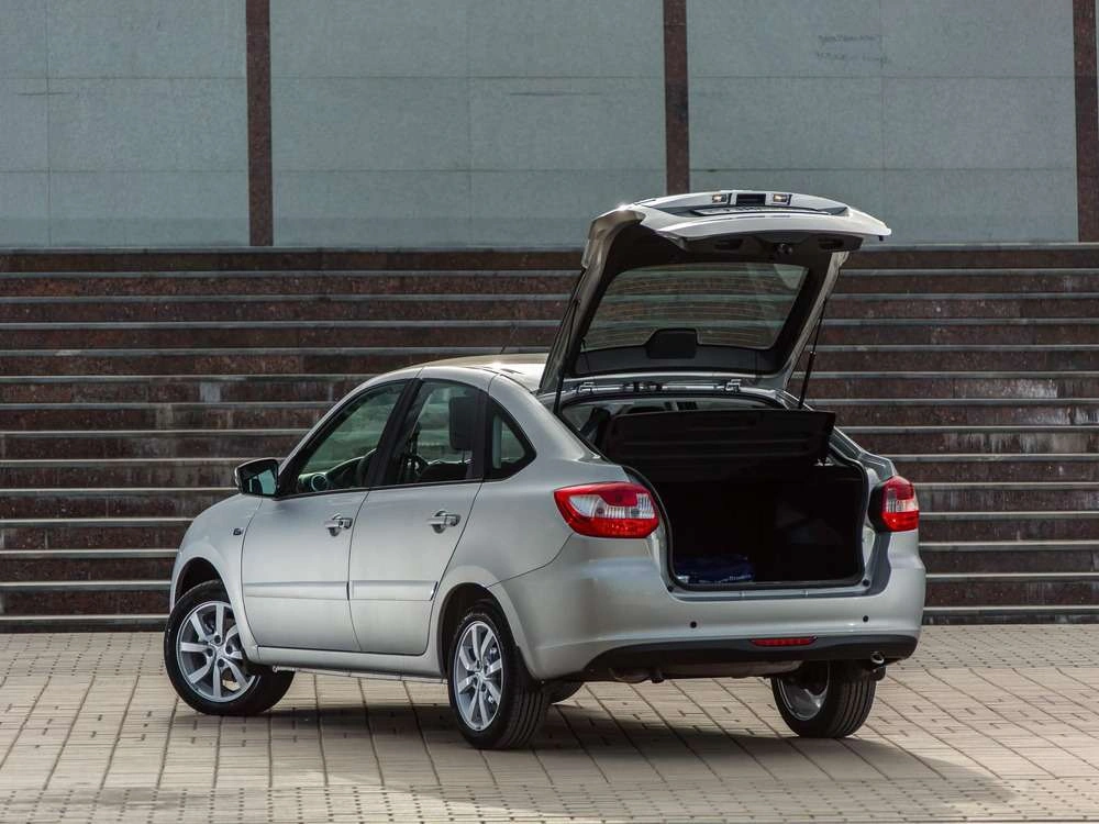 Lada Granta Лифтбек - фото №6